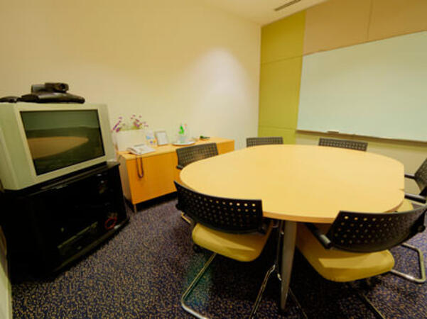 NobleProg Training Place, City  201 Portage Avenue