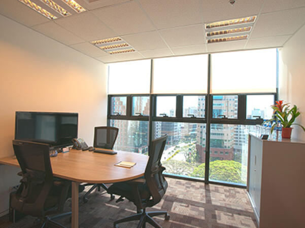 NobleProg Training Place, City  201 Portage Avenue